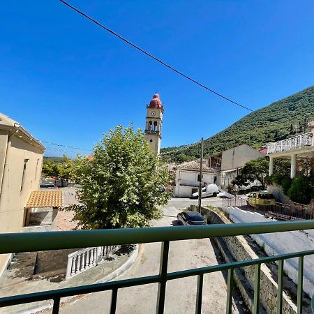 Ilianas Place Agios Matthaios  Екстер'єр фото