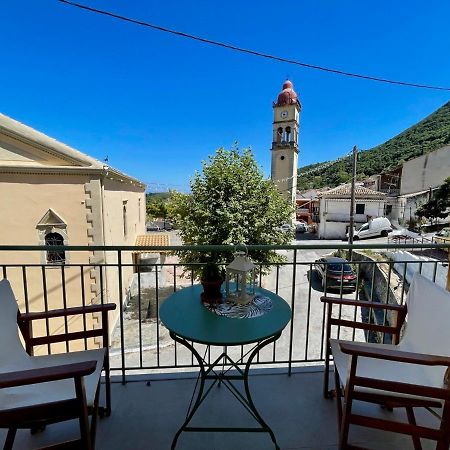 Ilianas Place Agios Matthaios  Екстер'єр фото