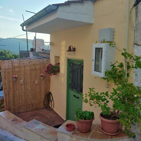 Ilianas Place Agios Matthaios  Екстер'єр фото