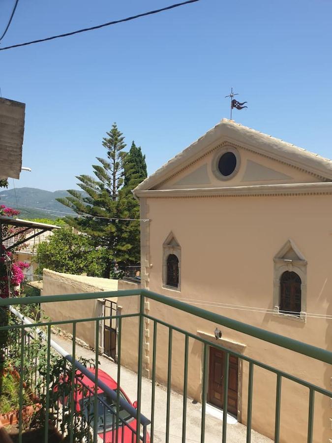 Ilianas Place Agios Matthaios  Екстер'єр фото