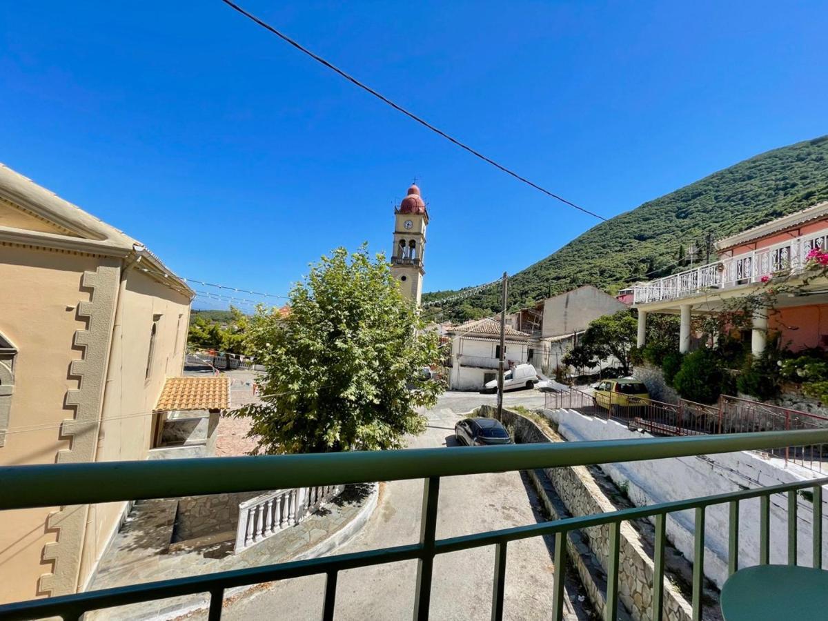 Ilianas Place Agios Matthaios  Екстер'єр фото