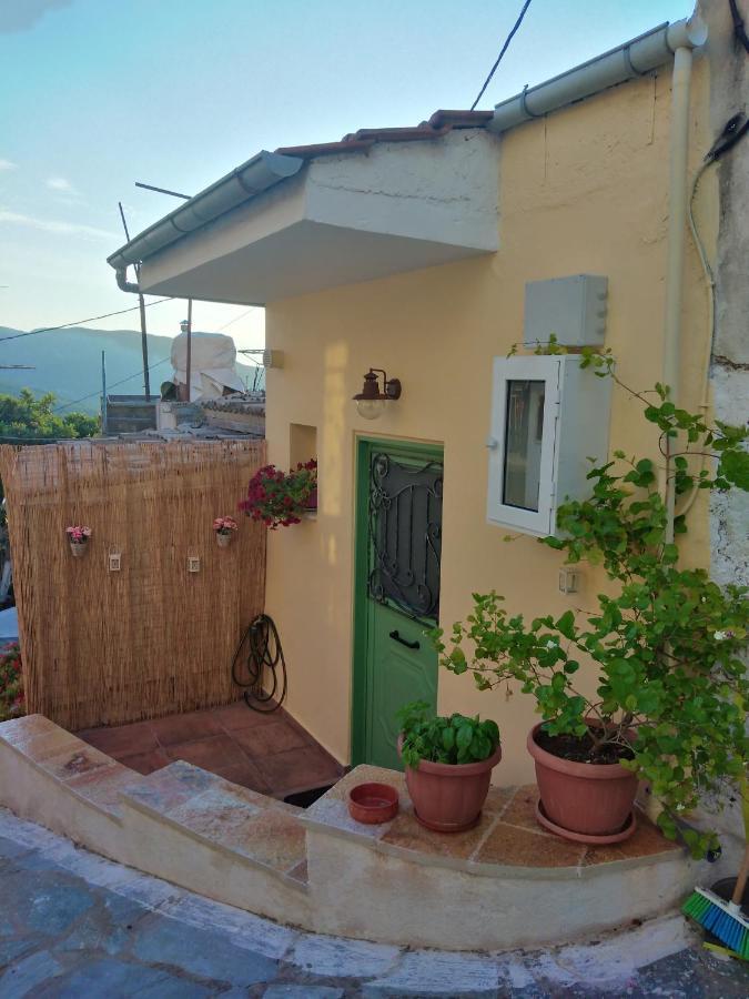 Ilianas Place Agios Matthaios  Екстер'єр фото